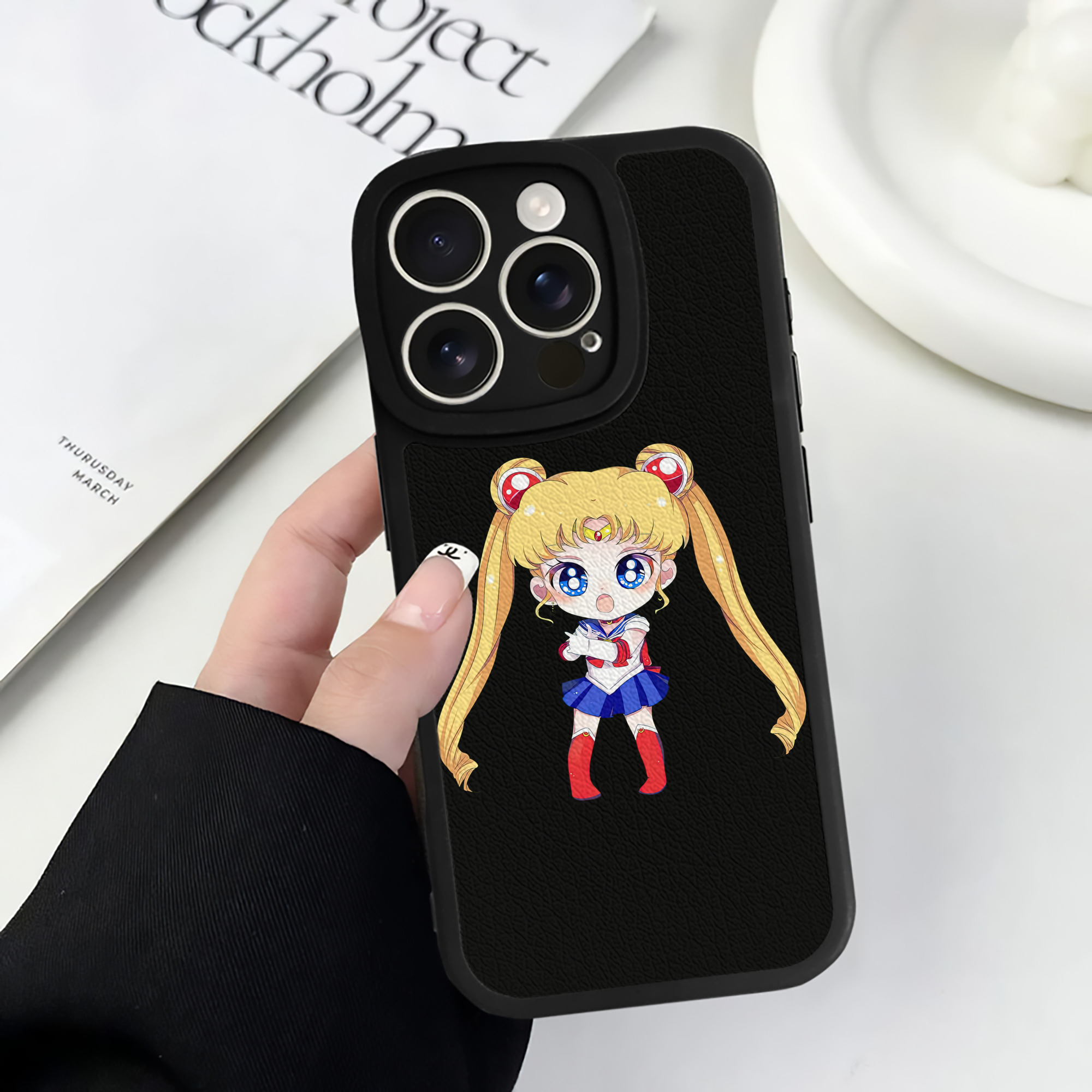 （画像用） 美少女戦士セーラームーン 月野 うさぎ つきの うさぎ Sailor Moon Tsukino Usagi 【iPhone 16シリーズ対応】シリコンスマホケース（レザー調） 材質：シリコン